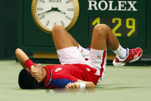 لإصابة قد تبعد نوفاك دجيوكوفيتش عن ملاعب التنس أربعة أسابيع