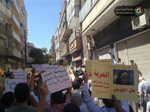 القوات السورية تقتل سبعة في غارات ومقتل شرطيين