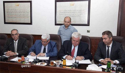 توقيع اتفاقية بين هيئة مكافحة الفساد والجمعية العلمية الملكية