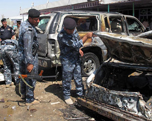 قتلى وجرحى بانفجار قنبلة بالعراق 