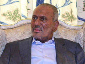 صالح يعود إلى صنعاء بشكل مفاجئ بعد غياب ثلاثة أشهر للعلاج في السعودية صالح يعود إلى صنعاء بشكل مفاجئ بعد غياب ثلاثة أشهر للعلاج في السعودية