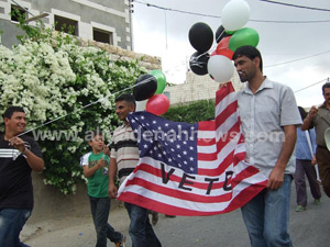 إصابة العشرات بحالات الاختناق الشديد في قرية بلعين (صور)