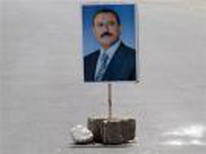 صالح يدعو الى انتخابات مبكرة ويقول انه ملتزم بنقل السلطة