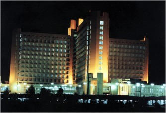 موظفو مستشفي الملك المؤسس يصدرون بيانا ويهددون بالاعتصام 