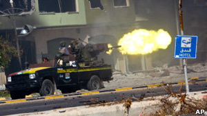 ليبيا: قوات الانتقالي تحاصر سرت وتستعد للسيطرة الكاملة عليها