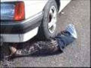 مستوطن يدهس شاب فلسطينينا بشكل متعمد