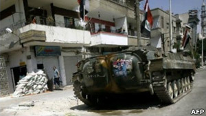 سورية: أنباء عن اقتحام بلدة الرستن بالدبابات 