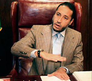 الإنتربول يصدر مذكرة توقيف بحق الساعدي القذافي بطلب من طرابلس