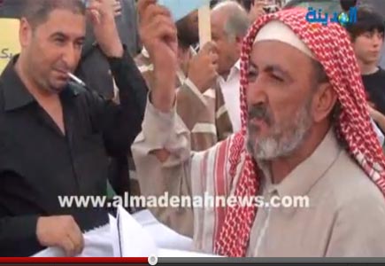 أنا وأولادي نأكل من الحاويات ( فيديو ) أنا وأولادي نأكل من الحاويات ( فيديو )