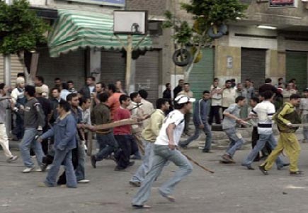 نقل شخصين لمستشفى الكرك بعد اشتباك أفراد عشيرتين بالعصي والسلاح الابيض نقل شخصين لمستشفى الكرك بعد اشتباك أفراد عشيرتين بالعصي والسلاح الابيض