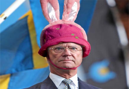 شاهدوا غرائب ملك السويد ( صور ) 