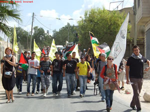 إصابة العشرات بحالات الاختناق الشديد في قرية بلعين