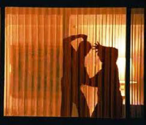 زوج هجم على شقة زوجته و... أشبعها ضرباً 