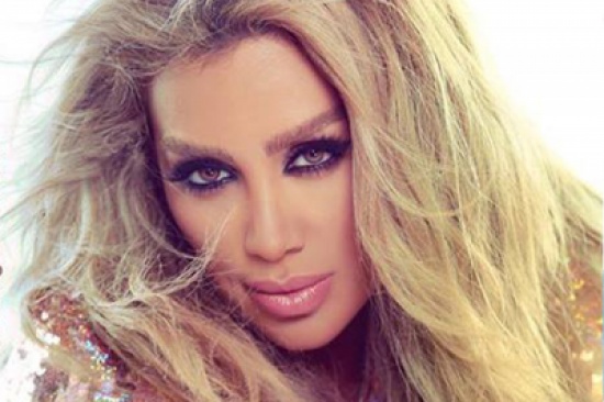 بالصورة - ابنة مايا دياب بأحمر شفاه أحمر وفستان أبيض بالصورة - ابنة مايا دياب بأحمر شفاه أحمر وفستان أبيض