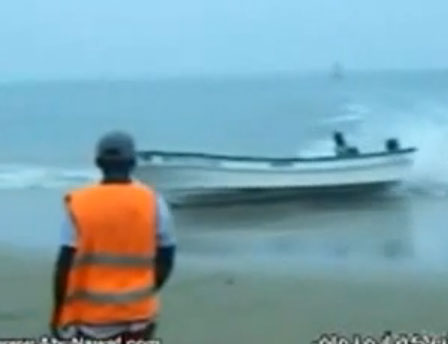 موقف مضحك جدا وحادث غريب دا طيار ولا سواق مركب
