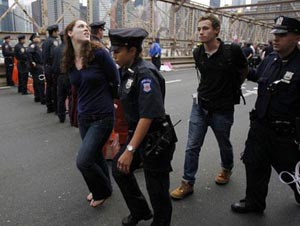 السلطات الأمريكية تعتقل أكثر من 700 متظاهر في احتجاجات مناهضة لـ"وول ستريت" 