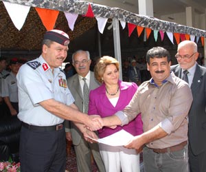 تخريج دورة دفاع مدني خاصة بالصم والبكم