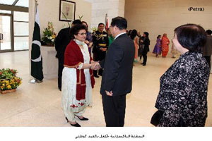 وزير التعليم العالي يلتقي السفيرة الباكستانية