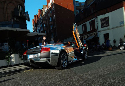 سيارات عربية خارقة في شوارع لندن ( صور )