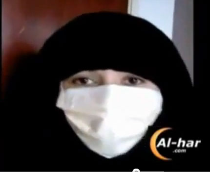 مسلمة ذكية في فرنسا تجد طريقة لحفاظ على النقاب