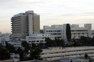 مستشفى الجامعة يوقع اتفاقية تأمين صحي مع (مديكسا) ويبدأ العمل بعياداته الإضافية