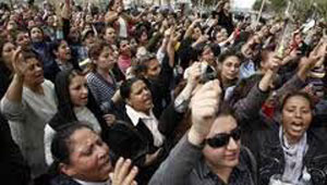 ألوف الاقباط يحتجون على هدم ما يقولون انها كنيسة في جنوب مصر