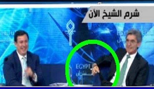 بالفيديو .. مستثمر أجنبي يخرج جيبه فارغاً للسيسي بعد طلب منحة لمصر بالفيديو .. مستثمر أجنبي يخرج جيبه فارغاً للسيسي بعد طلب منحة لمصر