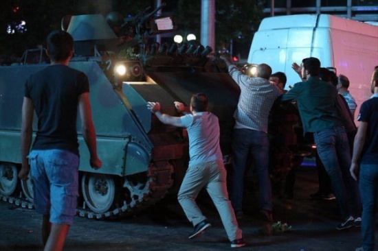 الخارجية تهيب بالمواطنين الأردنيين في تركيا توخي الحيطة والحذر الخارجية تهيب بالمواطنين الأردنيين في تركيا توخي الحيطة والحذر