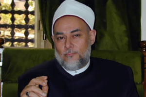 شاب يشتم مفتي مصر أثناء خطبة الجمعة: أنت منافق