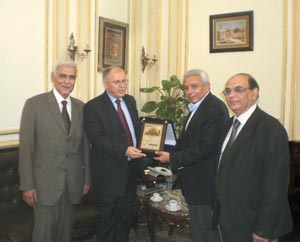 "اتحاد الجامعات العربية" يبحث في القاهرة سبل دعم البحث العلمي "اتحاد الجامعات العربية" يبحث في القاهرة سبل دعم البحث العلمي