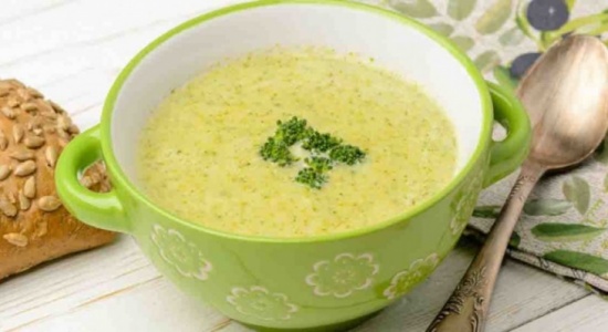 شوربة البروكلي بالجبنة شوربة البروكلي بالجبنة