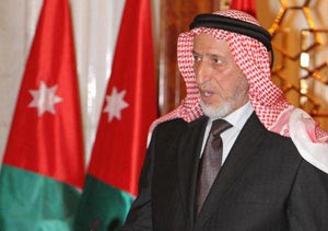 وزير الاوقاف يتفقد سير العمل في مسجد مادبا الغربي 