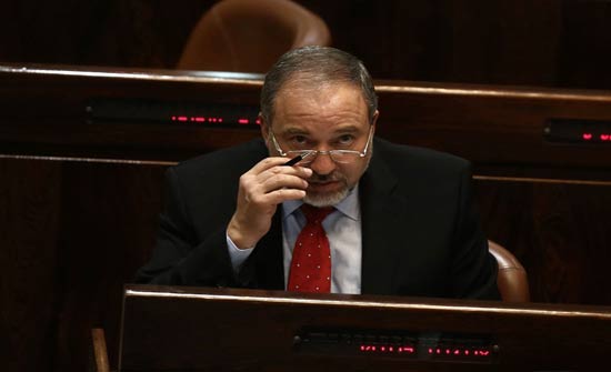 ليبرمان: لن نتعاون مع أي تحقيق وسنرد بقسوة على مسيرة غزة