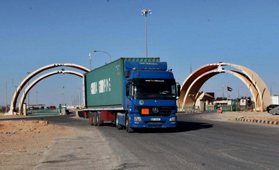 العراق: رتل عسكري يرافق الشاحنات الأردنية العراق: رتل عسكري يرافق الشاحنات الأردنية