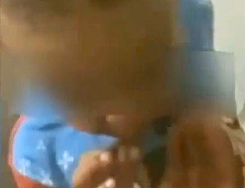 طفل يدخن الحشيش والأهل يضحكون!