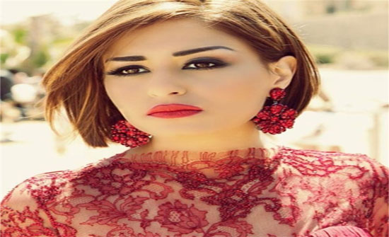 بالصورة: منة فضالي بتيشرت ابيض و بنطلون جينز مثير للجدل بالصورة: منة فضالي بتيشرت ابيض و بنطلون جينز مثير للجدل