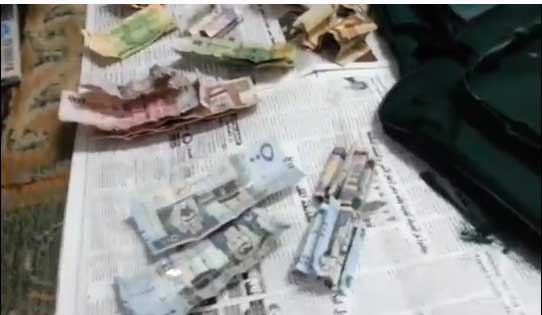 كيف تخفي الخادمات الأموال المسروقة؟ ( فيديو ) كيف تخفي الخادمات الأموال المسروقة؟ ( فيديو )