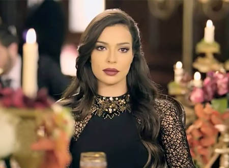 نادين نسيب نجيم ساحرة بالزي الغجري.. صورة