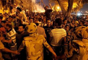 اعتقال 28 شخصا بعد اشتباكات الاقباط أمام التلفزيون المصري