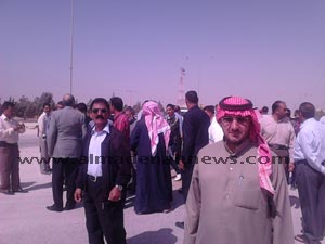 اهالي منطقتي مدين ومرود يغلقون الطريق احتجاجا على عدم فصل بلدتيهما (صور) اهالي منطقتي مدين ومرود يغلقون الطريق احتجاجا على عدم فصل بلدتيهما (صور)