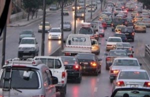 مواطن يحاول حرق نفسه للمطالبة بـ"طبعة" تاكسي مواطن يحاول حرق نفسه للمطالبة بـ"طبعة" تاكسي