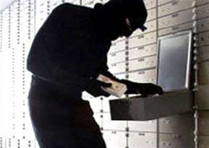 فتى يسرق كلشن ومسدس من منزل والده فتى يسرق كلشن ومسدس من منزل والده