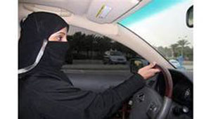 شاب سعودي يتضامن مع النساء ويقاطع "قيادة السيارة"