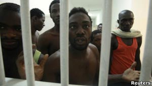 العفو الدولية تطالب بوقف الانتهاكات ضد المحتجزين في ليبيا