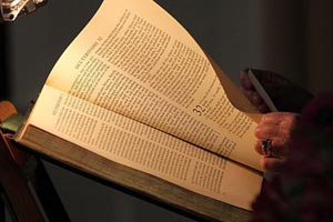 علماء إسرائيليون يبتكرون برنامجًا إلكترونيًا لكشف هوية كاتب الإنجيل