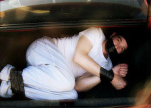 طالب يتزوج زميلته عرفيا فاختطفه أهلها وعذبوه بالمقطم