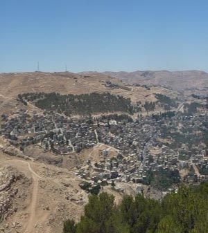 الطفيلة : مدرسةعمار بن ياسر تفتقر للطرق المؤهلة 