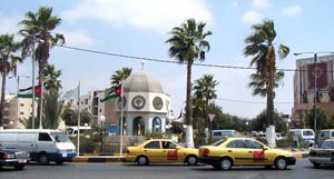 عدد من فاعليات اربد يوقعون على مذكرة احتجاجية تدين الاعتداء على الاطباء 