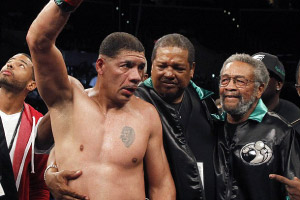 أمريكي قضى 26 عامًا بالسجن ظلمًا فتحول لأسطورة ملاكمة