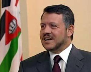 الملك يهنئ خادم الحرمين الشريفين بنجاح العملية الجراحية  